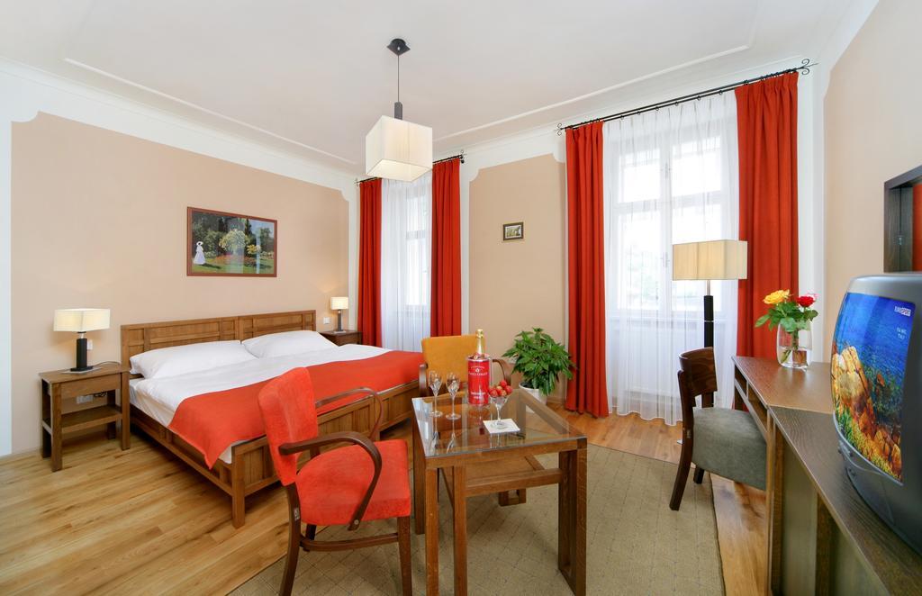 Hotel U Zvonu Vrchlabí Habitación foto